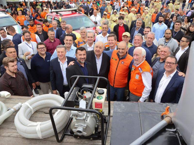 Defesa Civil recebe kit de equipamentos para combate a incêndios