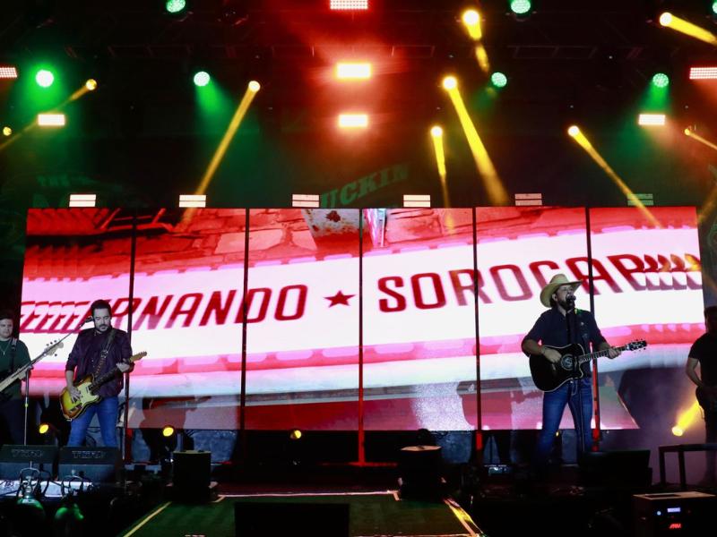 Mais de 26 mil pessoas acompanharam o show da dupla Fernando e Sorocaba no Parque Newton Puppi