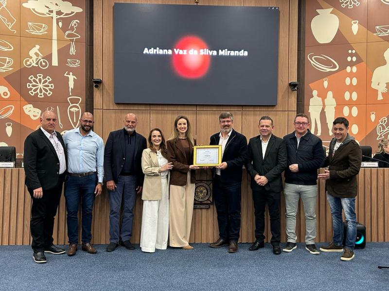 Elo Capelania celebra 10 anos de história e recebe Moção de Aplausos na Câmara Municipal
