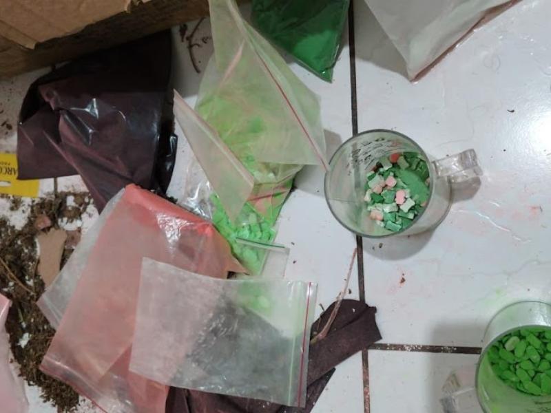 Gaeco cumpre mandados contra organização responsável pela fabricação e comercialização de drogas sintéticas, inclusive em Campo Largo