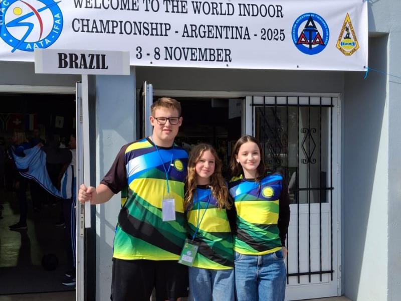 Jovens arqueiros de Campo Largo conquistam medalhas em campeonato na Argentina