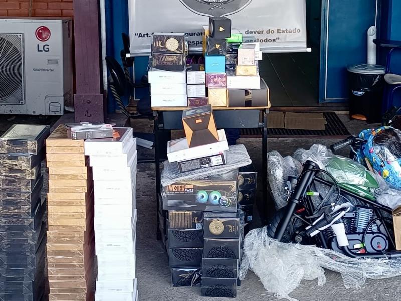 Trio é preso com R$ 70 mil em produtos contrabandeados na BR-277