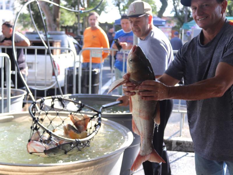 Começou a tradicional Feira do Peixe em Campo Largo