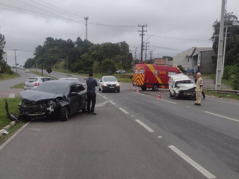 Colisão na antiga BR-277 deixa uma pessoa ferida no bairro Bom Jesus 