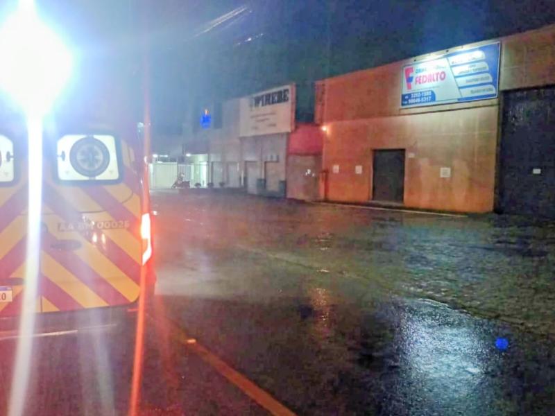 Pedestre é atropelado por moto e fica gravemente ferido em Campo Largo