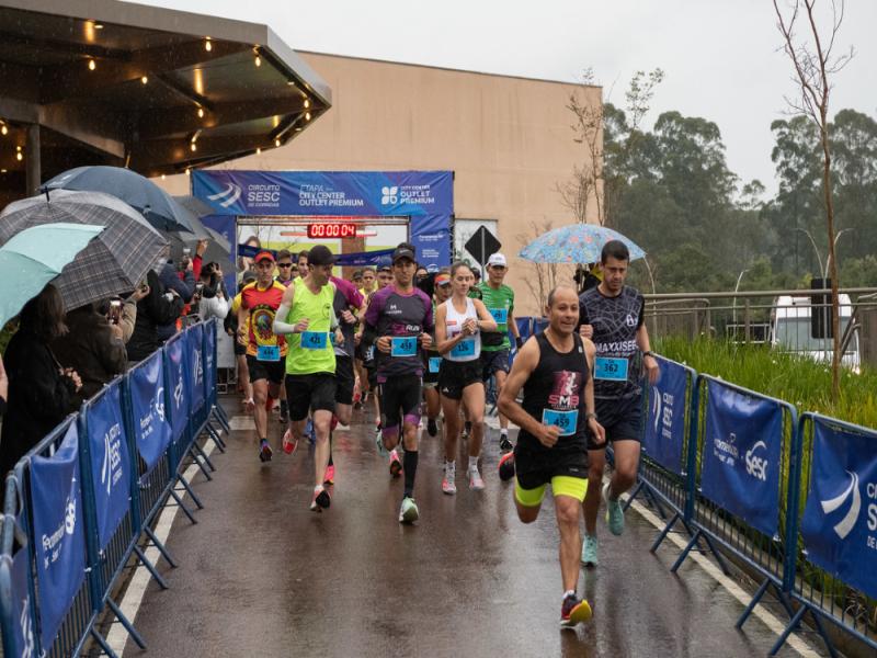 Corrida em Campo Largo atrai mais de 300 atletas, mesmo com chuva