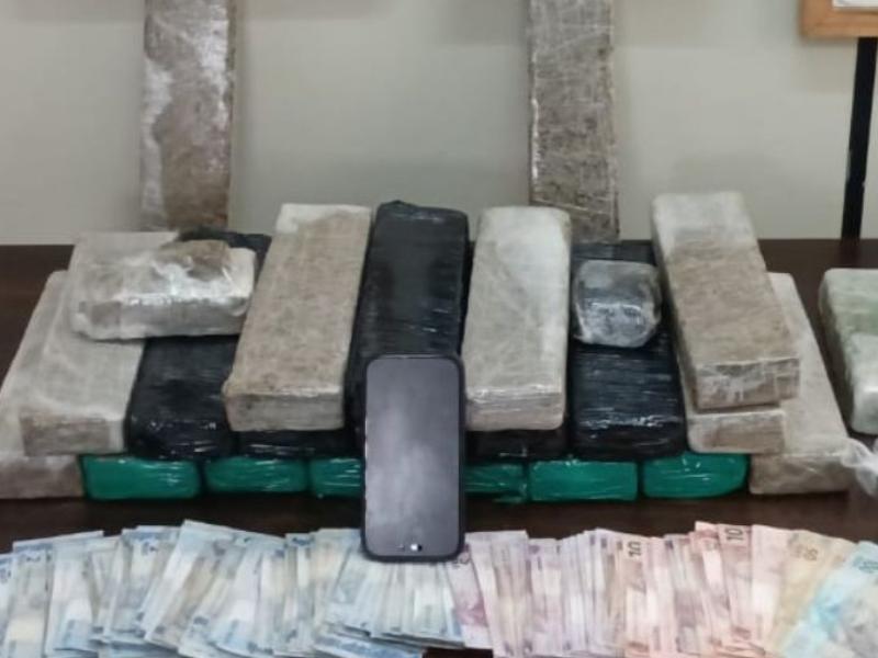 Mulher é presa pela Guarda Municipal de Campo Largo transportando drogas 