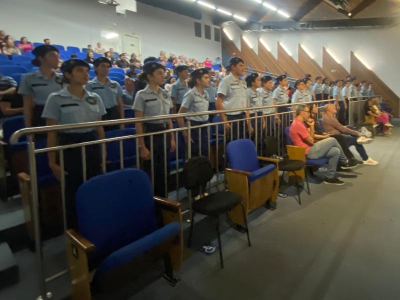 Colégio Cívico-Militar Djalma Marinho reconhece os estudantes com certificados e menções honrosas