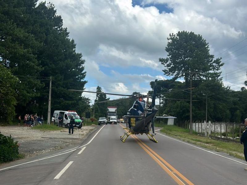 Motociclista fica gravemente ferido após colisão com caminhão em Balsa Nova