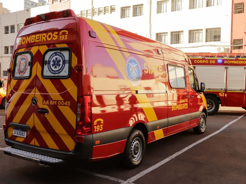 Colisão entre carro e motocicleta deixa dois feridos no bairro Botiatuva