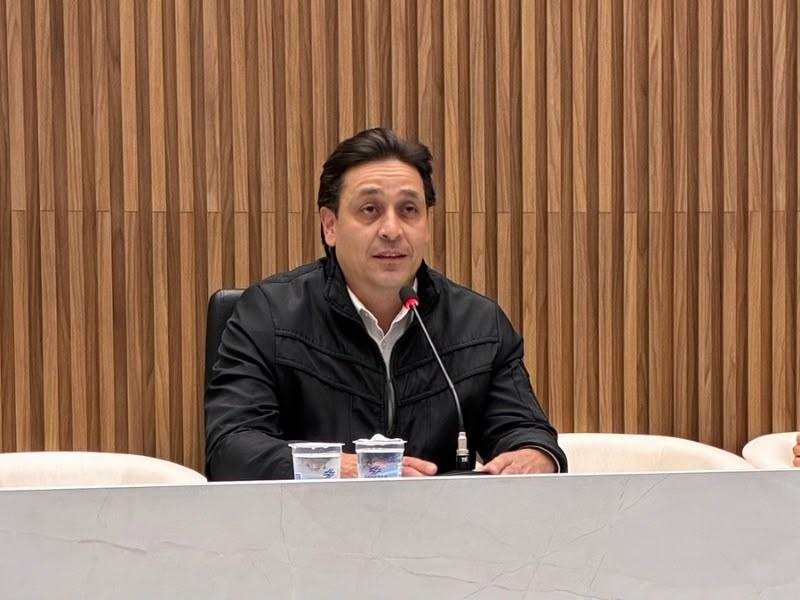 Gustavo Torres defende geração de empregos e criação de condomínio industrial em Campo Largo durante sabatina