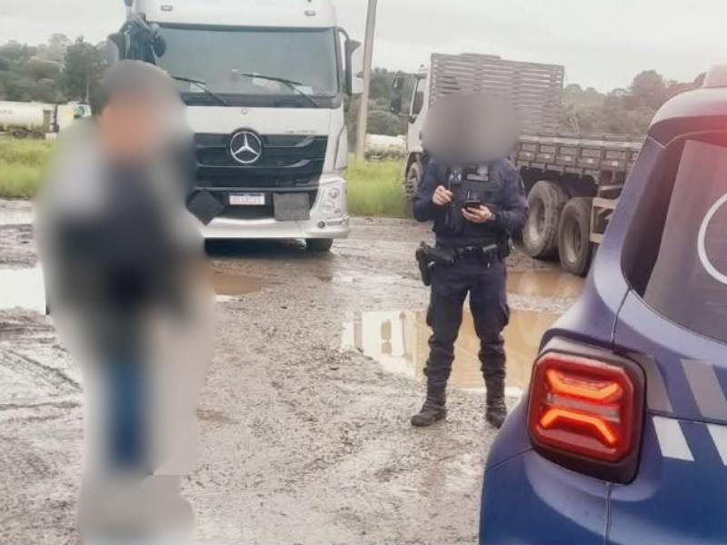 Caminhão roubado durante a madrugada é localizado em Campo Largo