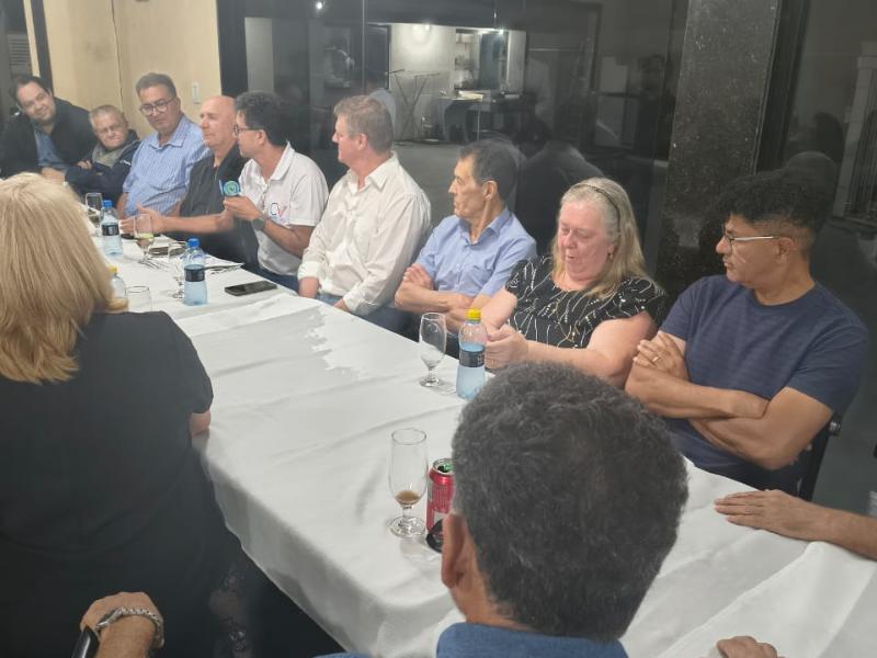 Evento reúne gerações do rádio e homenageia comunicadores da cidade