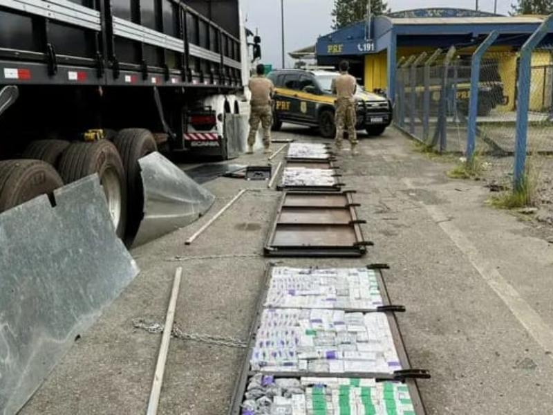 PRF apreende milhares de emagrecedores e anabolizantes em carreta na BR-277, em Balsa Nova