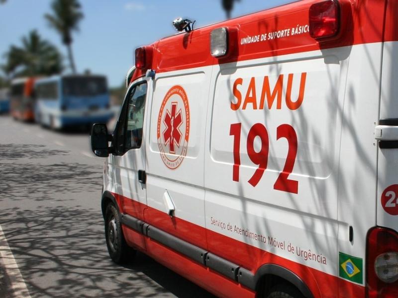 Colisão entre carro e moto deixa duas pessoas feridas no Ouro Verde, em Campo Largo
