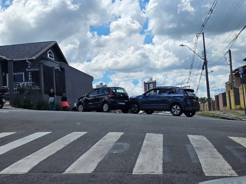 Colisão entre dois veículos deixa duas mulheres feridas em Campo Largo