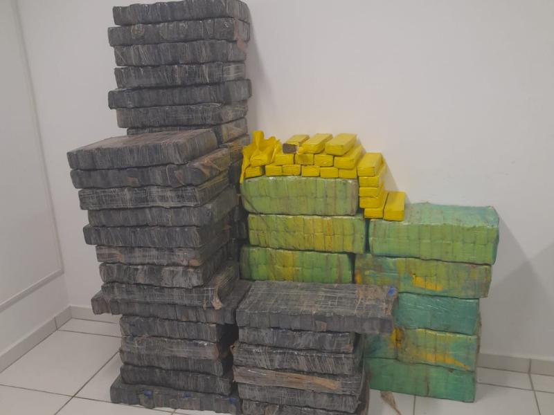 Operação com forças de Campo Largo apreende 500 kg de droga em Araucária