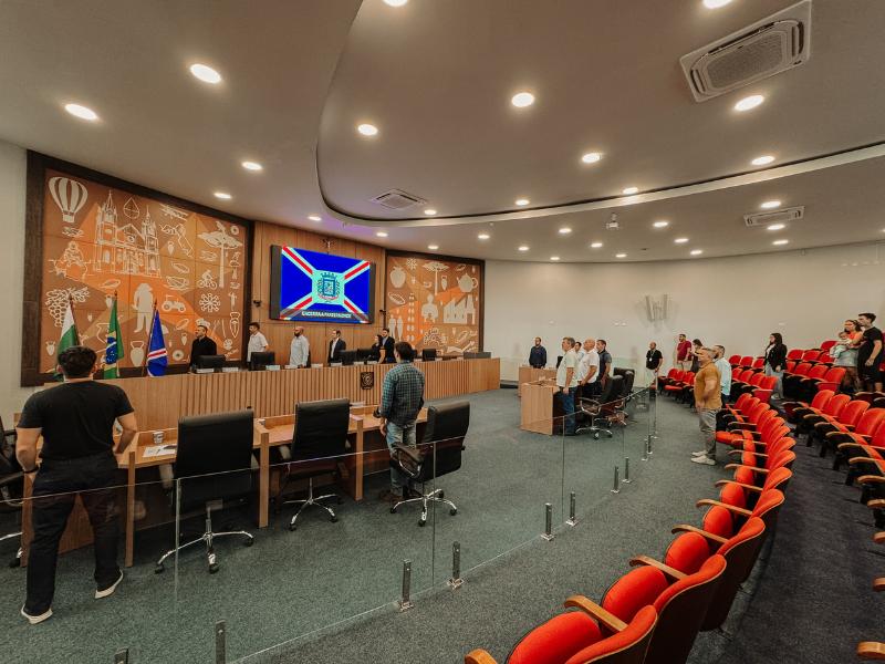 Projetos que ampliam vagas de professor e criam cargos entram em primeira votação na Câmara nesta segunda (09)