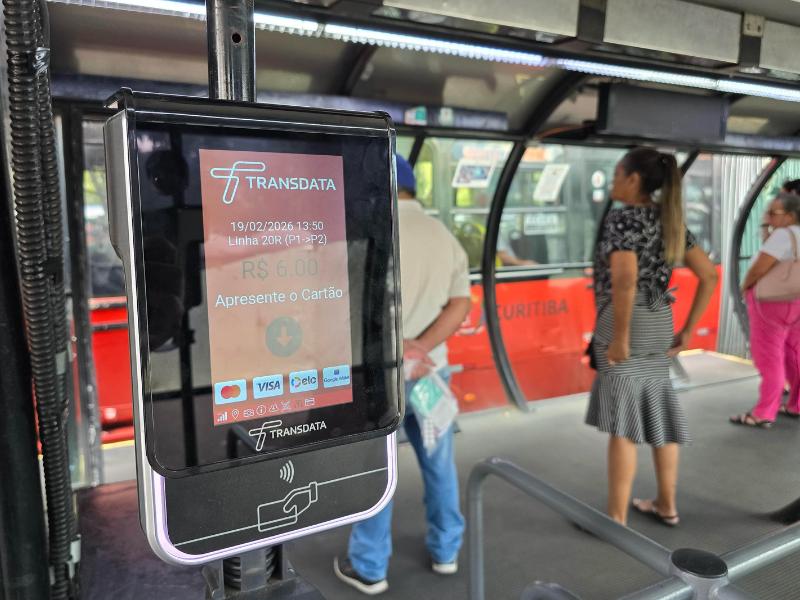 Ônibus metropolitanos passam a aceitar cartões de débito e crédito a partir de segunda