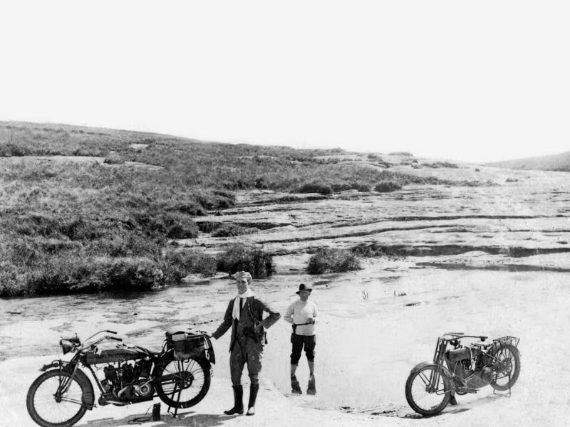Rota 01 Mototurismo passa por Campo Largo em viagem que revive história do motociclismo