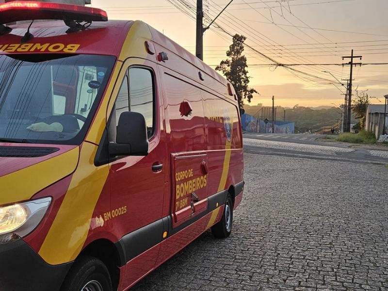 Motorista foge após atingir motociclista grávida em acidente no bairro Águas Claras