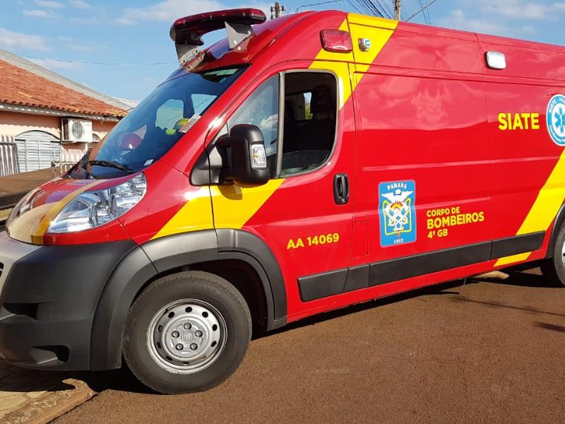 Jovem motociclista fica ferido em colisão com caminhão em Campo Largo
