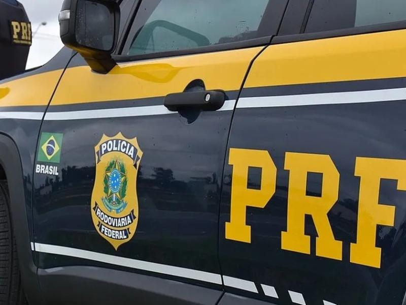 Colisão traseira entre caminhão, carro e motocicleta deixa dois feridos graves na BR-277