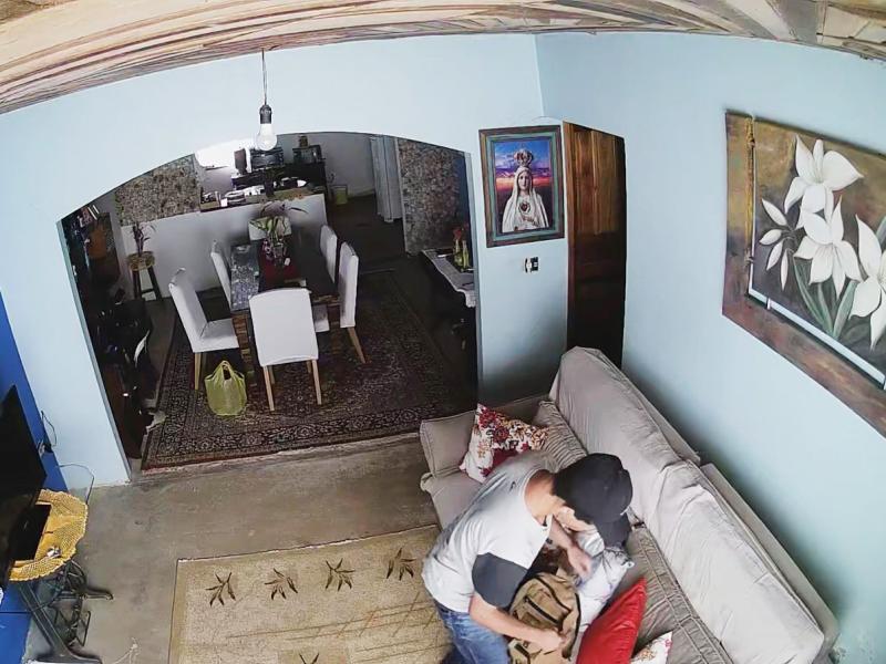 Residência é invadida e eletrodomésticos são furtados em Campo Largo