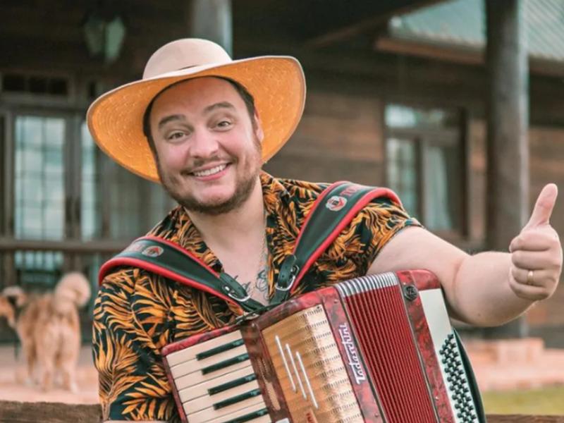 Casa da Cultura recebe Santo Fole e o show de humor 