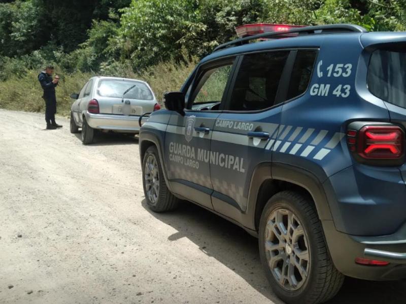 Veículo furtado em Curitiba é encontrado abandonado no bairro Cercadinho, em Campo Largo